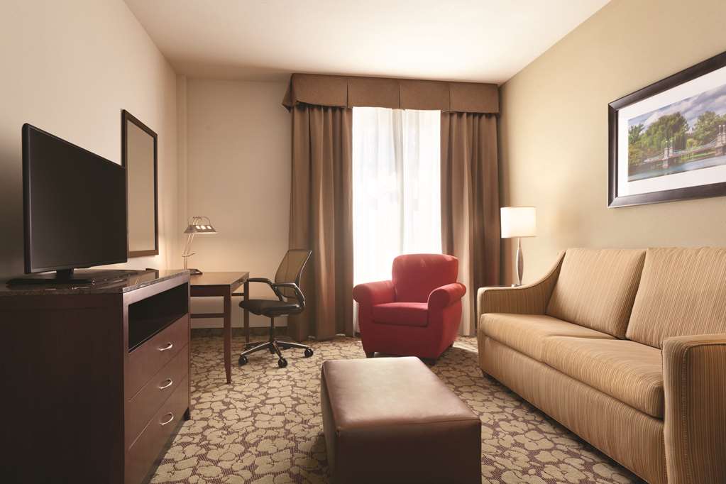 Фото Hilton Garden Inn Boston Logan Airport