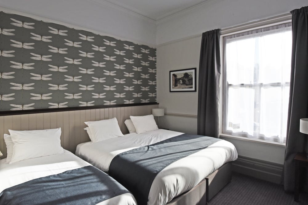Фото Oaklands Hotel