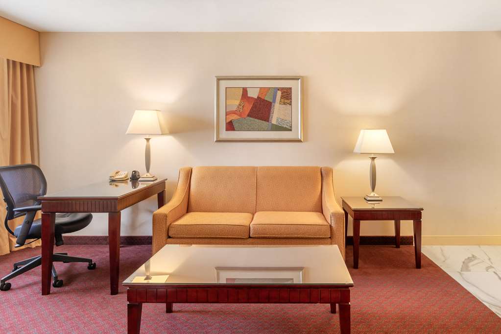 Фото Best Western Plus West Covina Inn