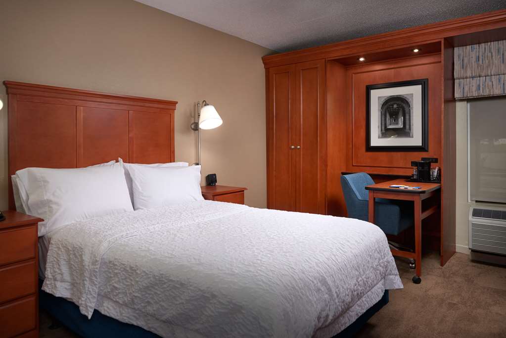 Фото Hampton Inn Ann Arbor-South