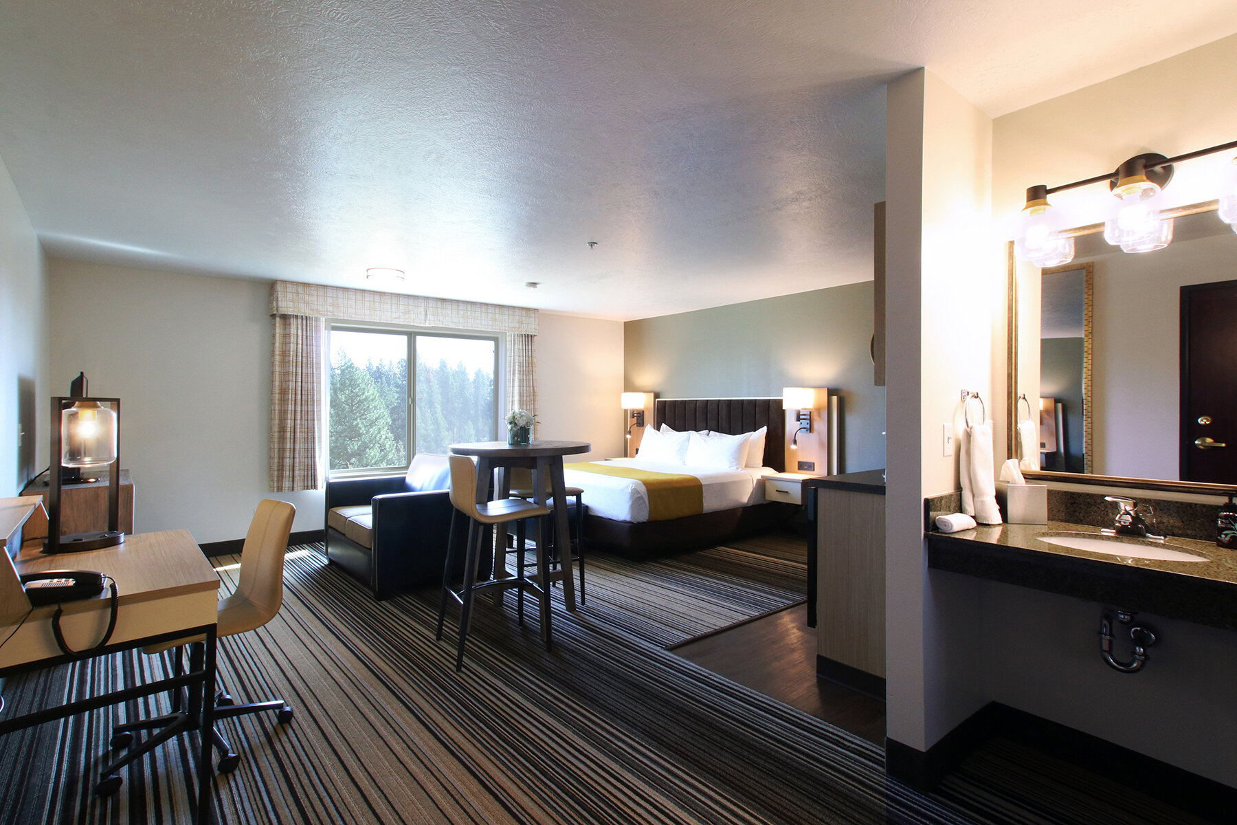 Фото Oxford Suites Spokane Valley