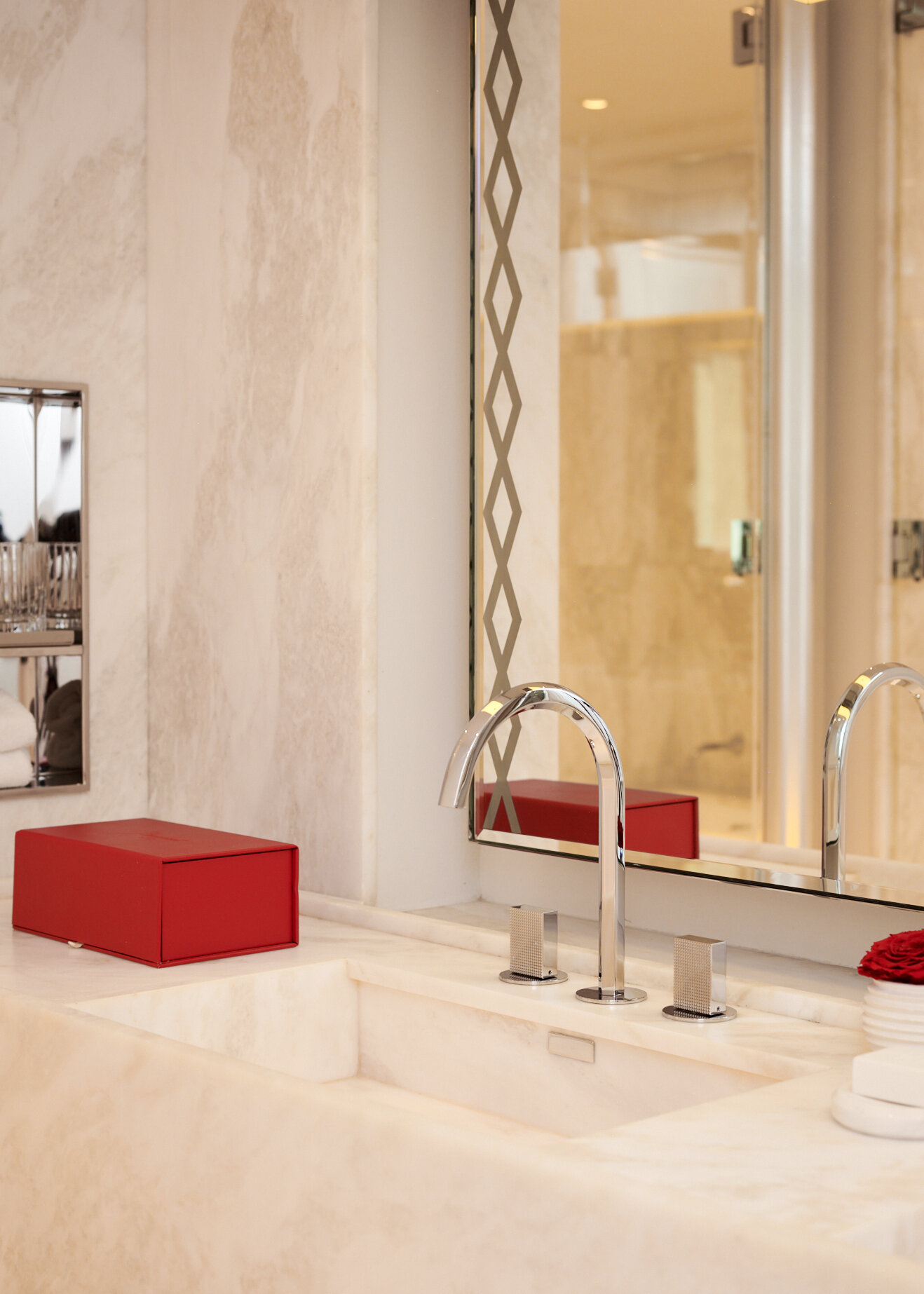 Фото Baccarat Hotel and Residences New York