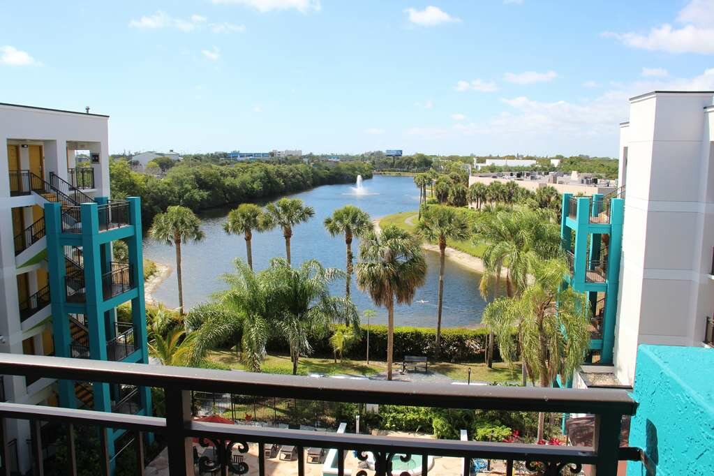 Фото Best Western Plus Deerfield Beach Hotel & Suites