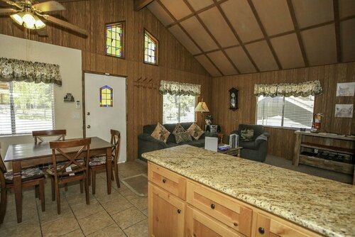 Гостиница Bear Mountain Retreat в Вест Сакраменто