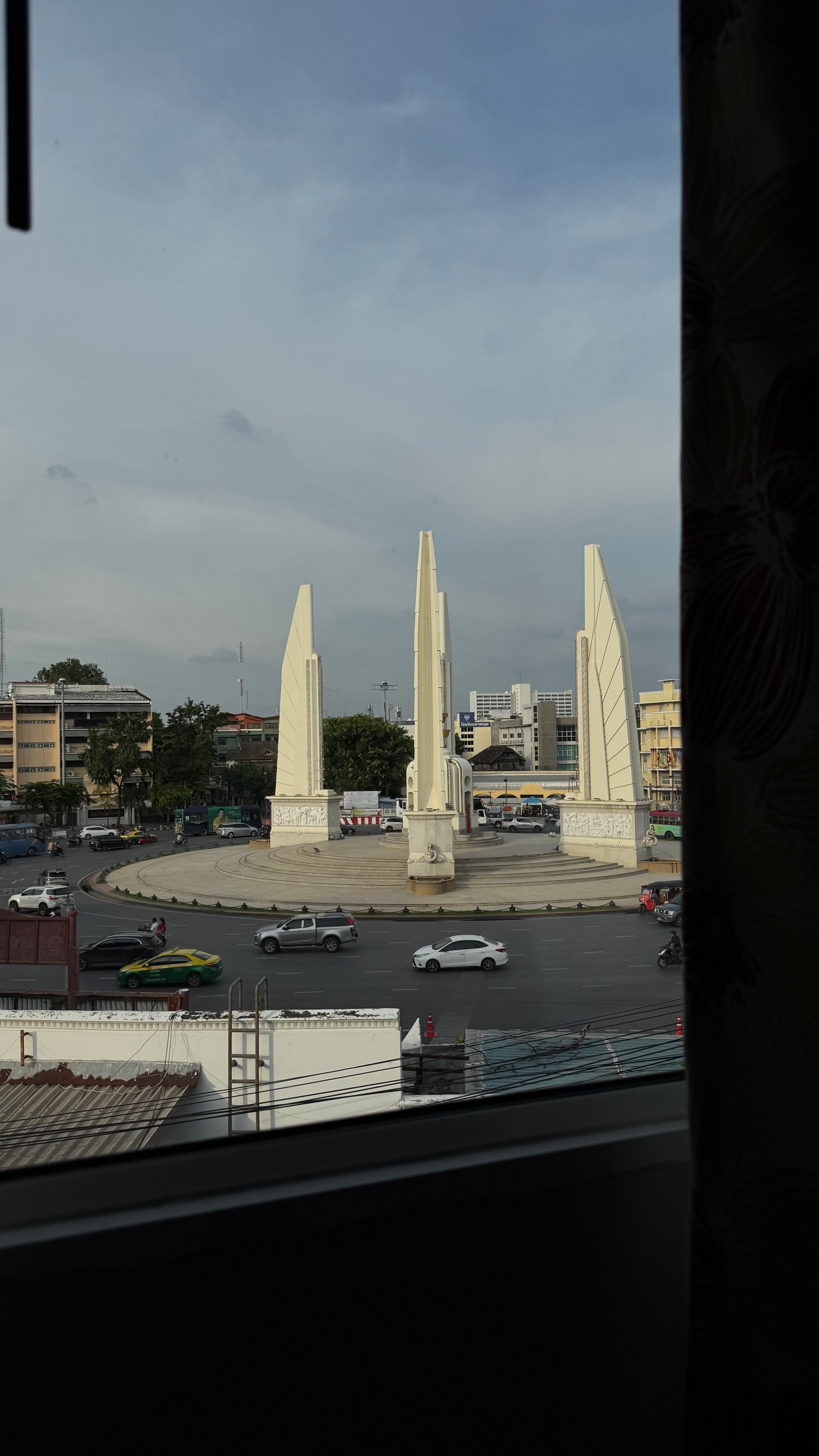 Фото DinsoMon Hotel