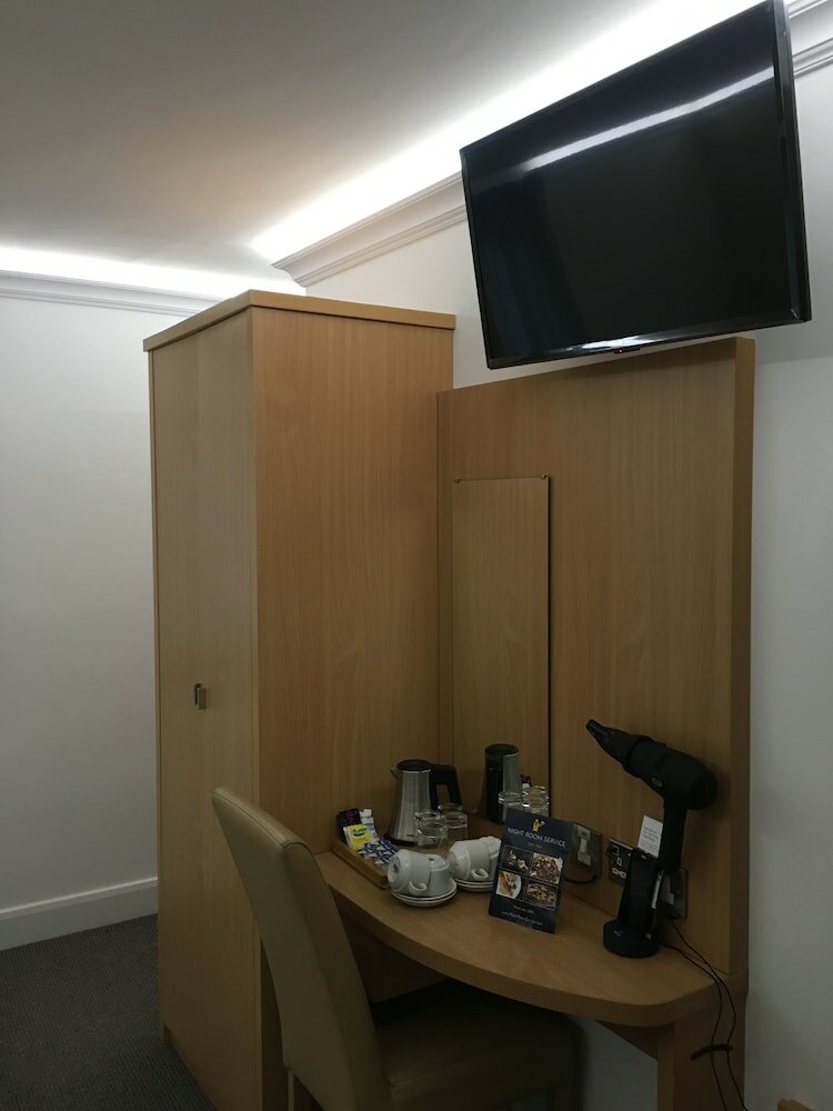 Фото Queens Park Hotel