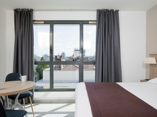 Фото Residhome Appart Hotel Lyon Gerland