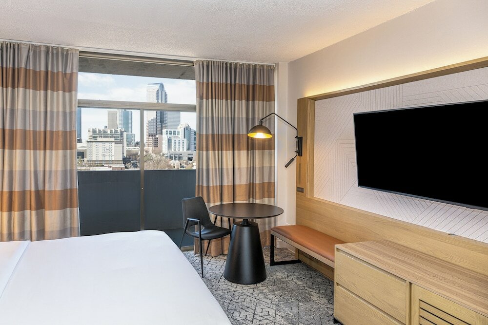 Фото Sheraton Charlotte Hotel