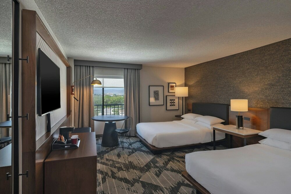 Фото Sheraton Albuquerque Airport Hotel