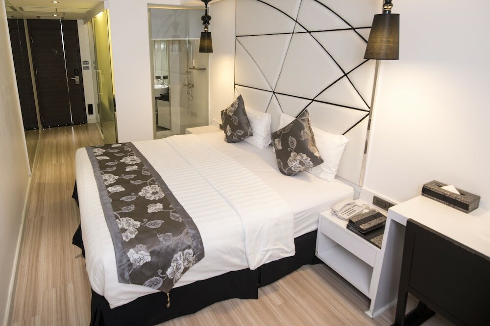Фото Отель Sukhumvit Suites