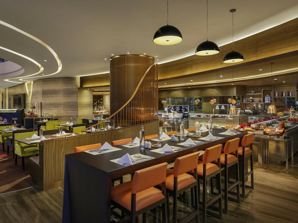 Фото Novotel Ahmedabad Hotel