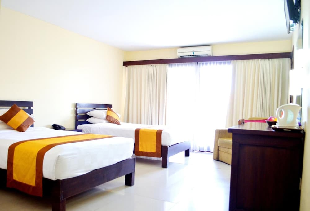 Фото Nirmala Hotel and Convention Centre