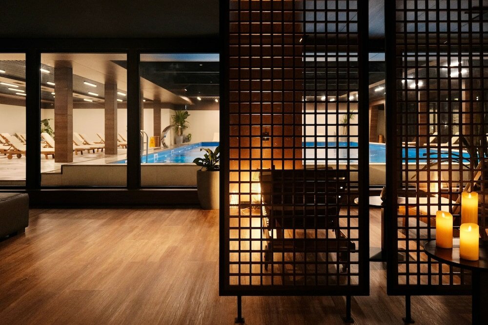 Фото The Grandeur Hotel