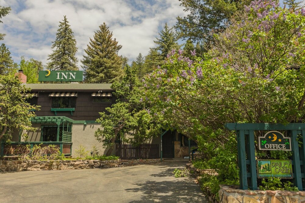 Фото Highland Haven Creekside Inn