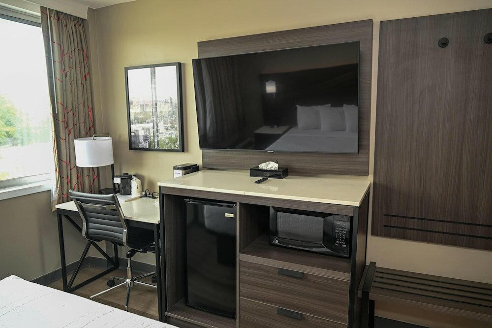 Фото Ramada by Wyndham North Bergen