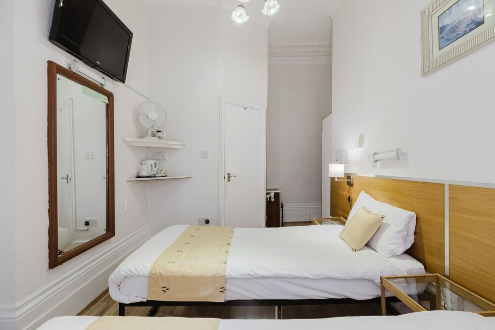 Фото Falcon Hotel