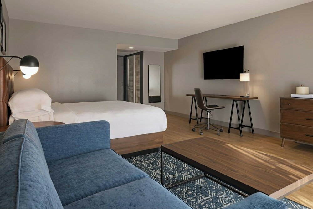 Фото Four Points by Sheraton Bakersfield