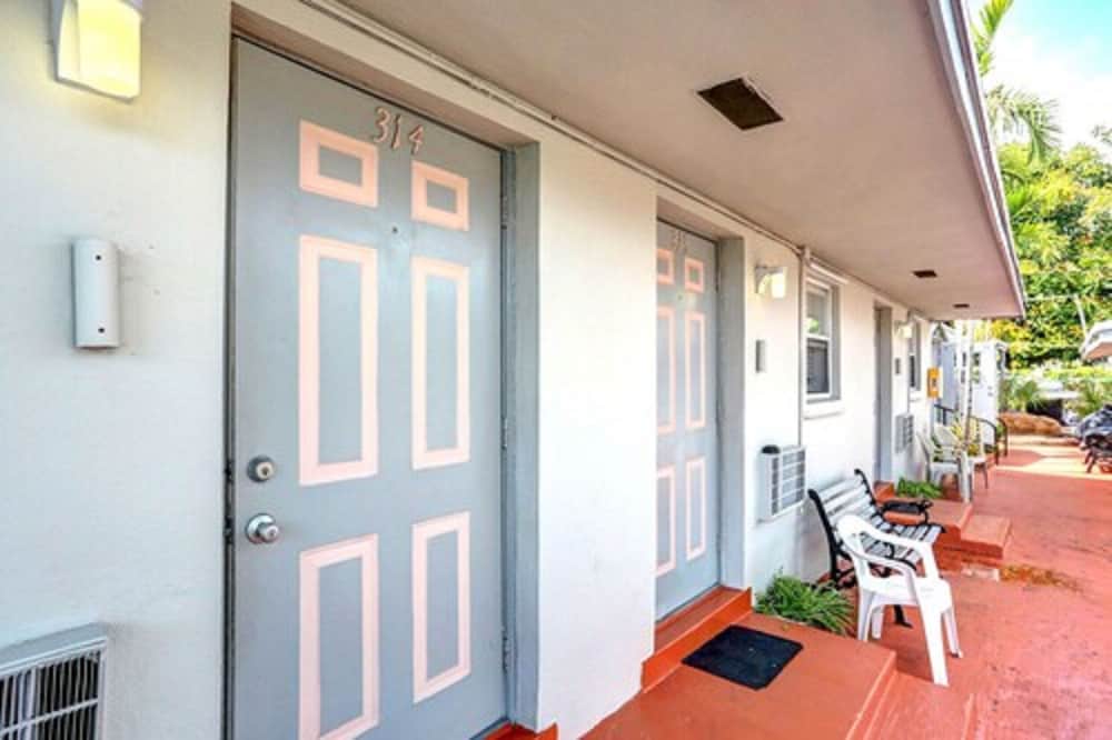 Фото Richard's Motel Extended Stay