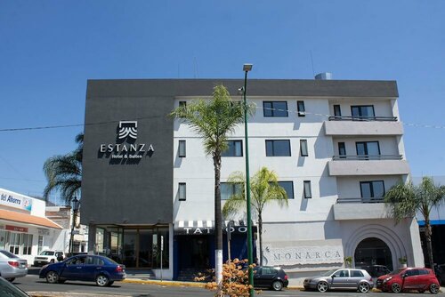 Гостиница Estanza Hotel & Suites в Морелии