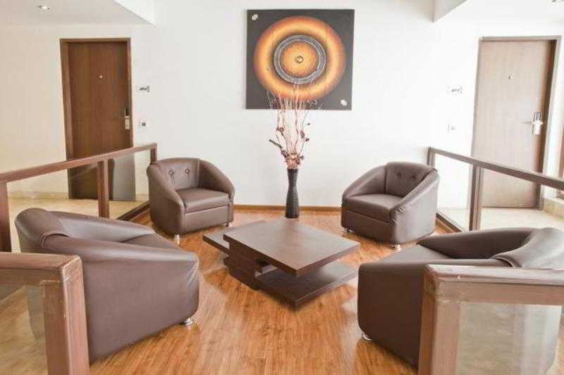 Фото New Leaf Hotel