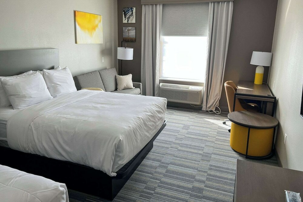 Фото Comfort Inn & Suites