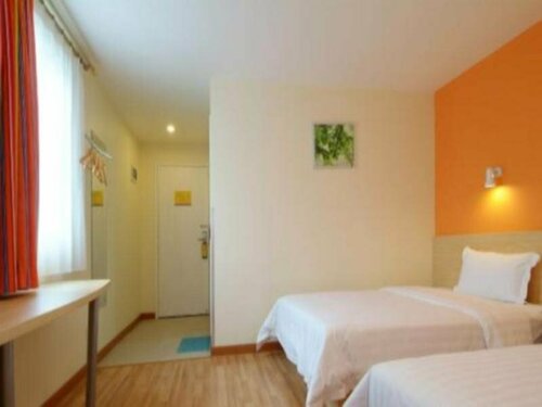 Гостиница 7Days Inn Zigong Ziyou Road Caideng Park Branch в Цзыгуне