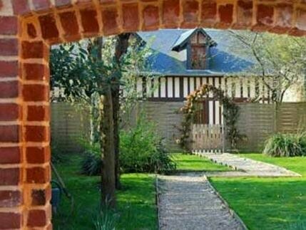 Гостиница Le Fond de la Cour B&b в Онфлёре