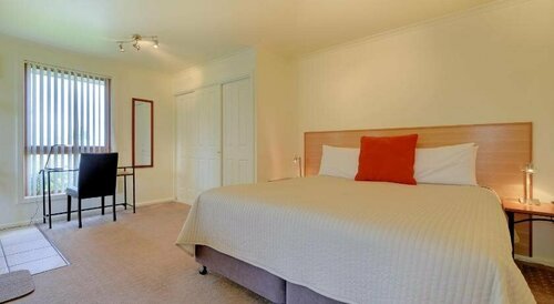Гостиница Aloft Boutique Accommodation в Стране