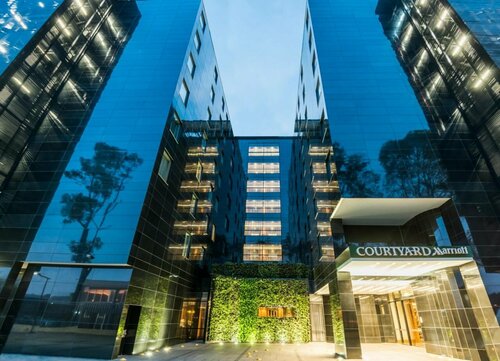 Гостиница Courtyard by Marriott Prague Airport в Гостивице
