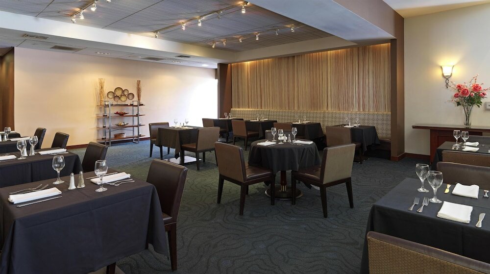Фото Ontario Airport Hotel & Conference Center