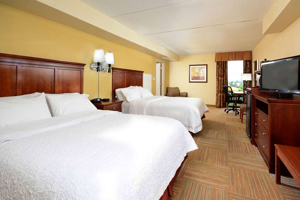 Фото Hampton Inn Raleigh-Capital Blvd. North