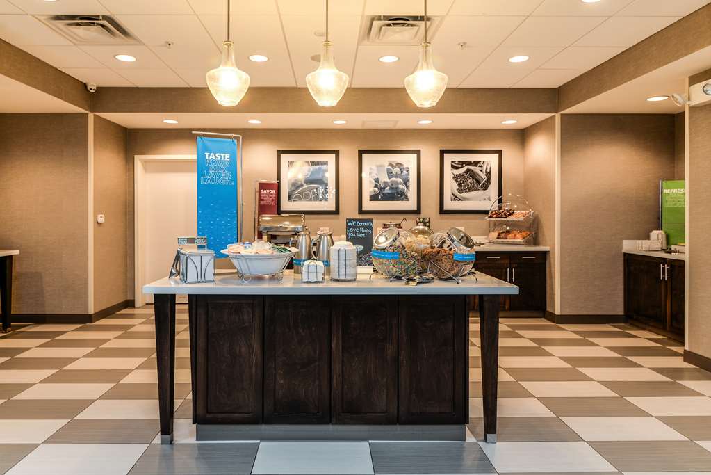 Фото Hampton Inn Brighton