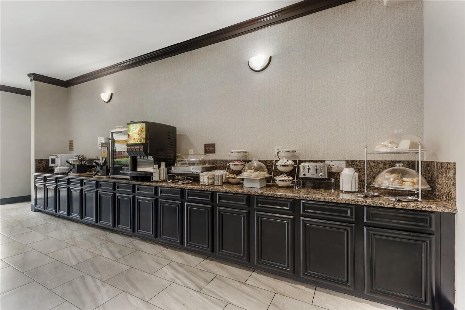 Фото SureStay Plus Hotel by Best Western San Antonio SeaWorld