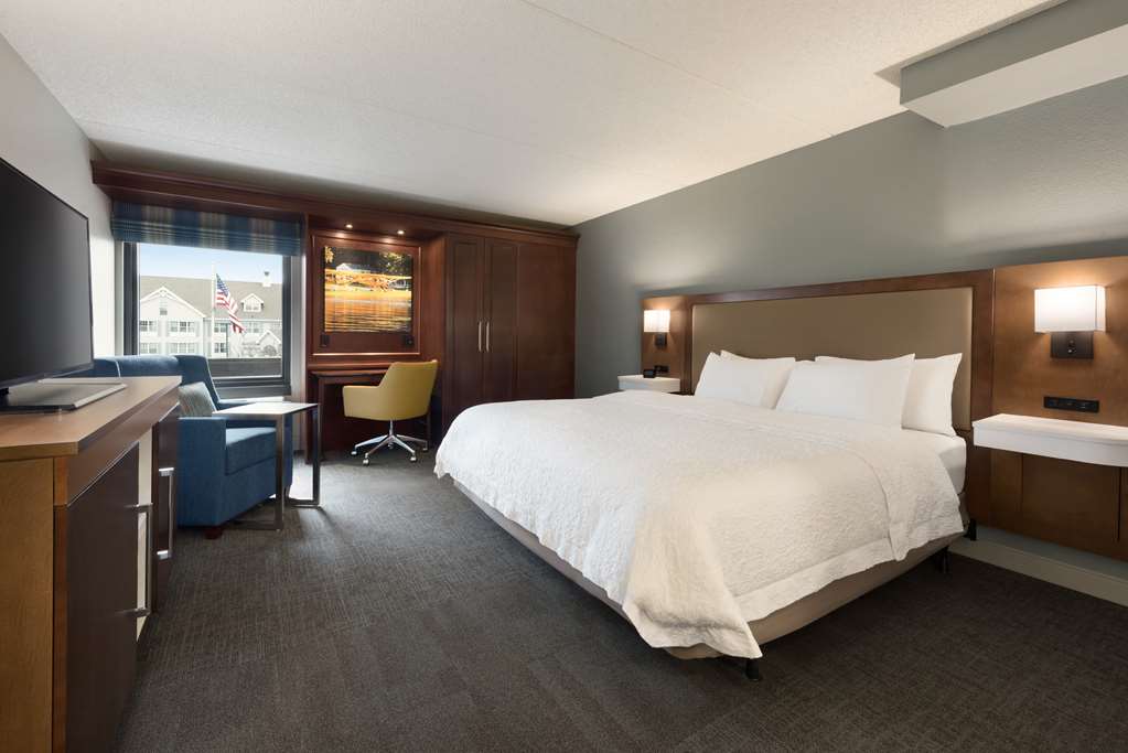 Фото Hampton Inn Appleton Fox River Mall Area