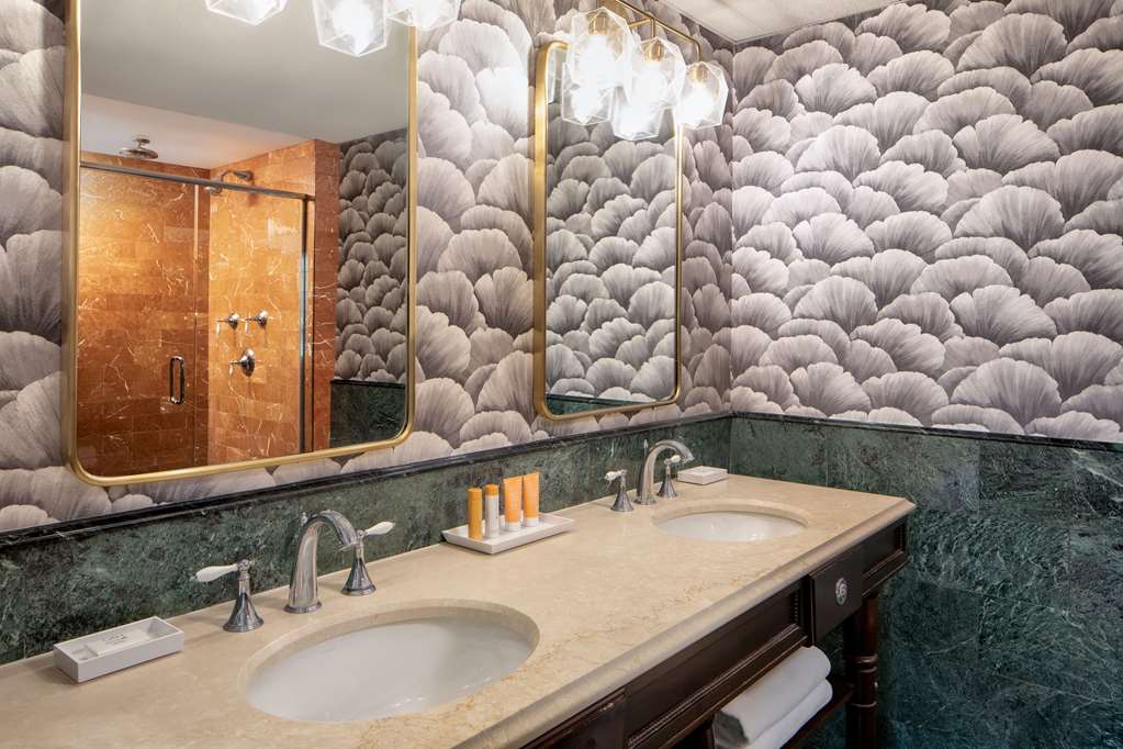 Фото Amway Grand Plaza, Curio Collection by Hilton