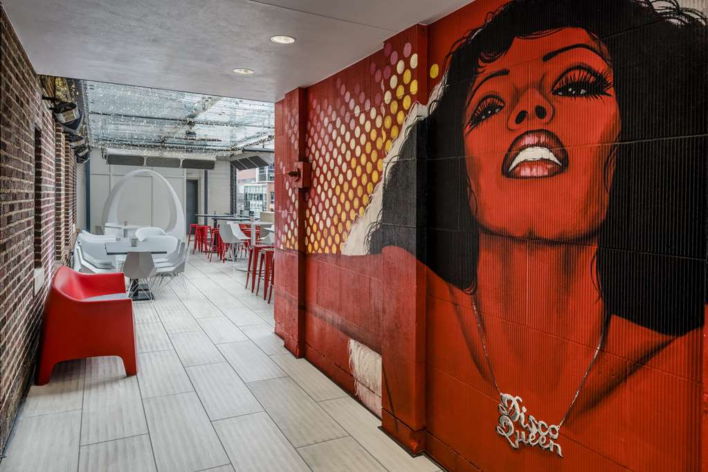 Фото Amway Grand Plaza, Curio Collection by Hilton