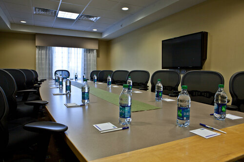 Гостиница Holiday Inn Express Hotel & Suites Lansing Dimondale в Лансинге