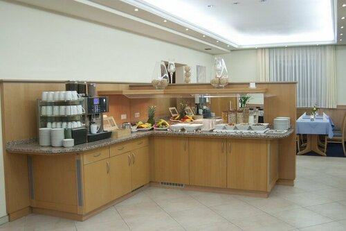 Гостиница Hotel Germania в Ройтлингене
