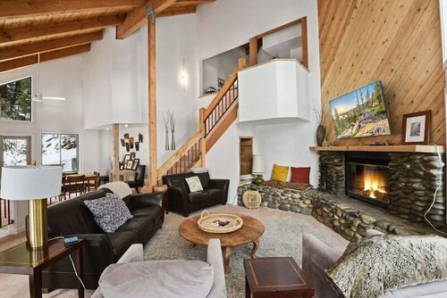 Гостиница Incline Village Manor в Вест Сакраменто