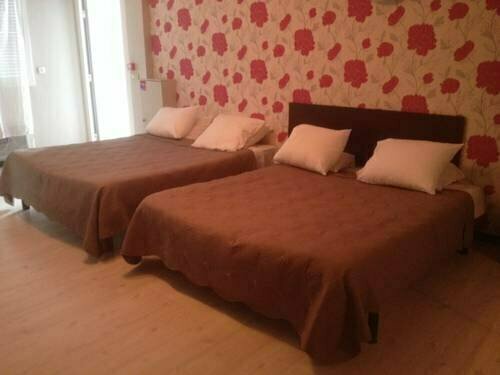 Гостиница Hotel Moderne в Вире