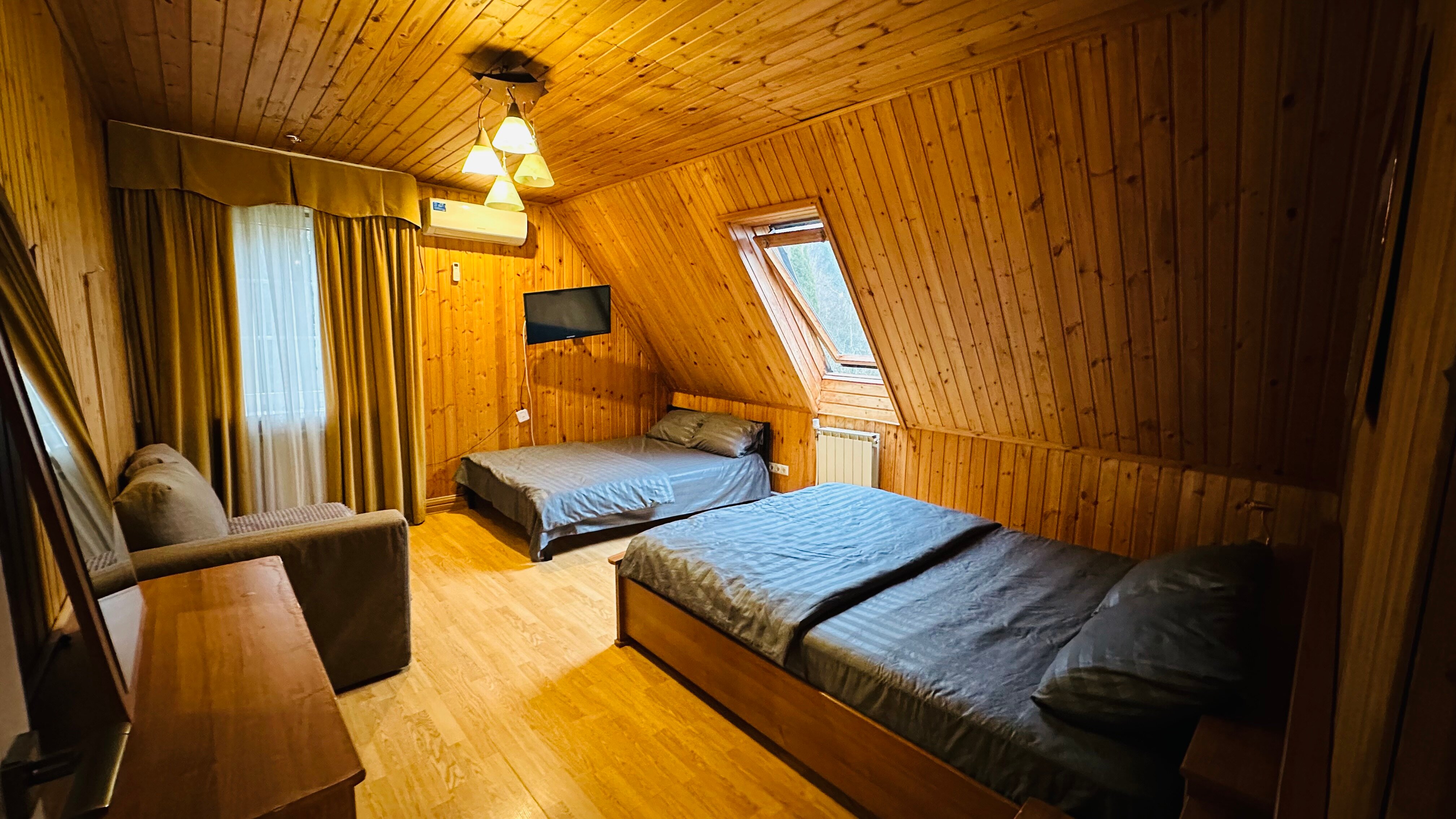 Фото Загородный дом с бассейном