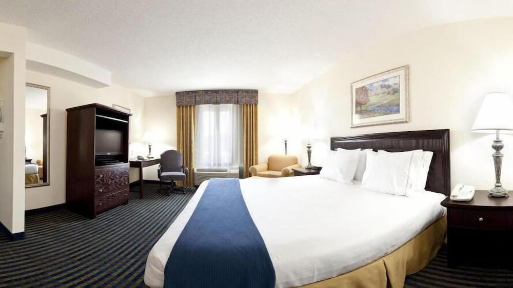 Фото Holiday Inn Express Hotel & Suites Chesapeake, an Ihg Hotel