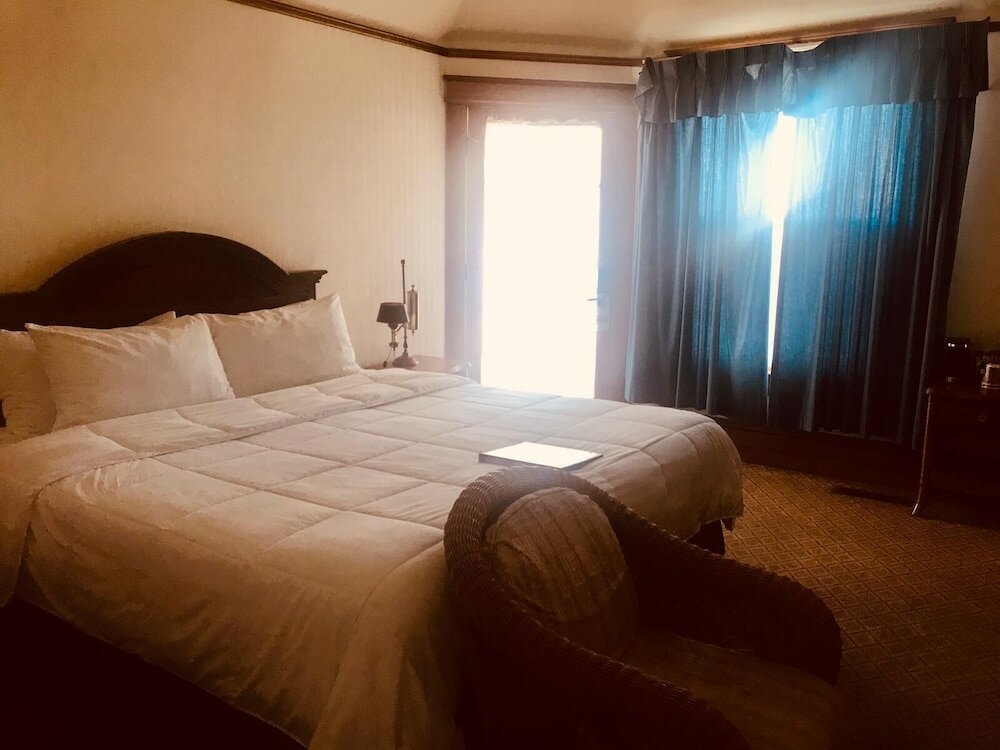 Фото Pacific Grove Inn