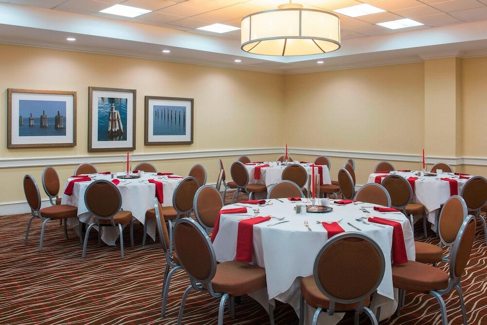 Фото Four Points by Sheraton Suites Tampa Airport Westshore