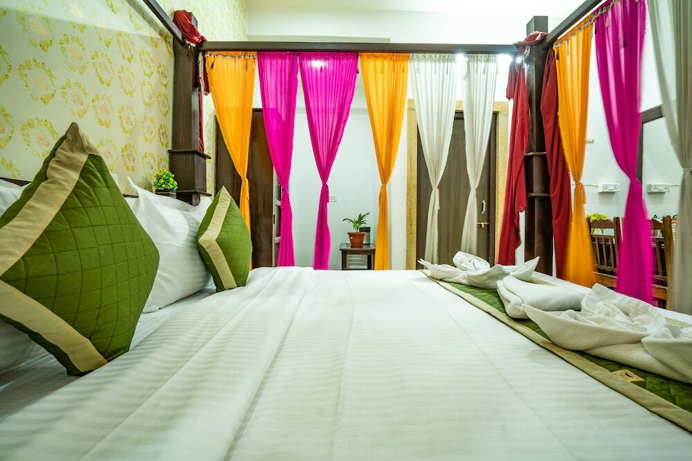 Фото Hotel Marina Mahal