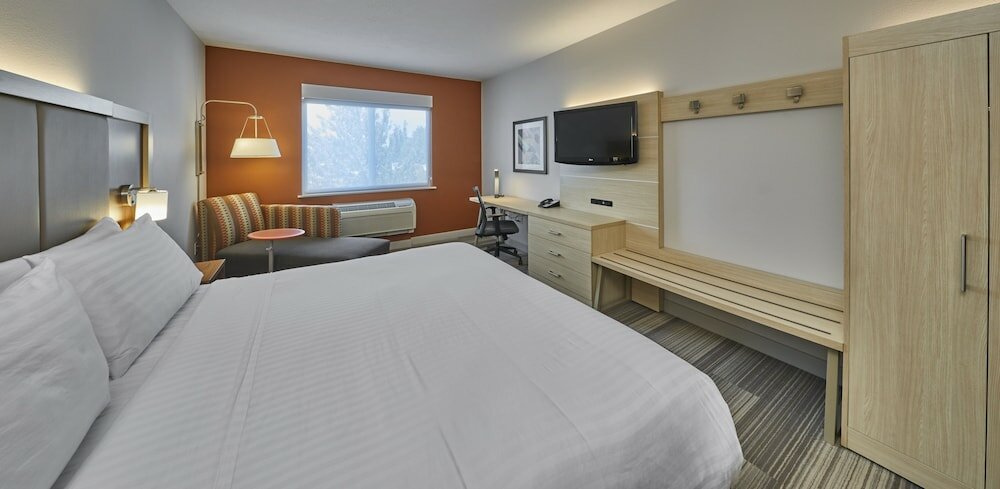 Фото Holiday Inn Express Hotel & Suites Medford-Central Point, an Ihg Hotel