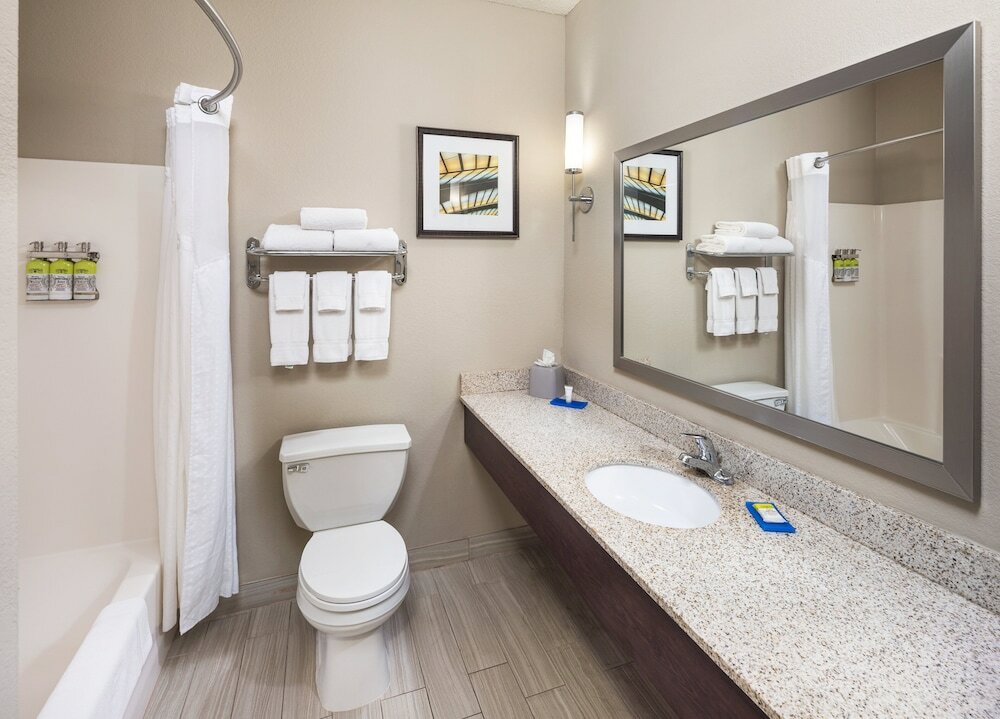Фото Holiday Inn Express & Suites Eden Prairie Minnetonka