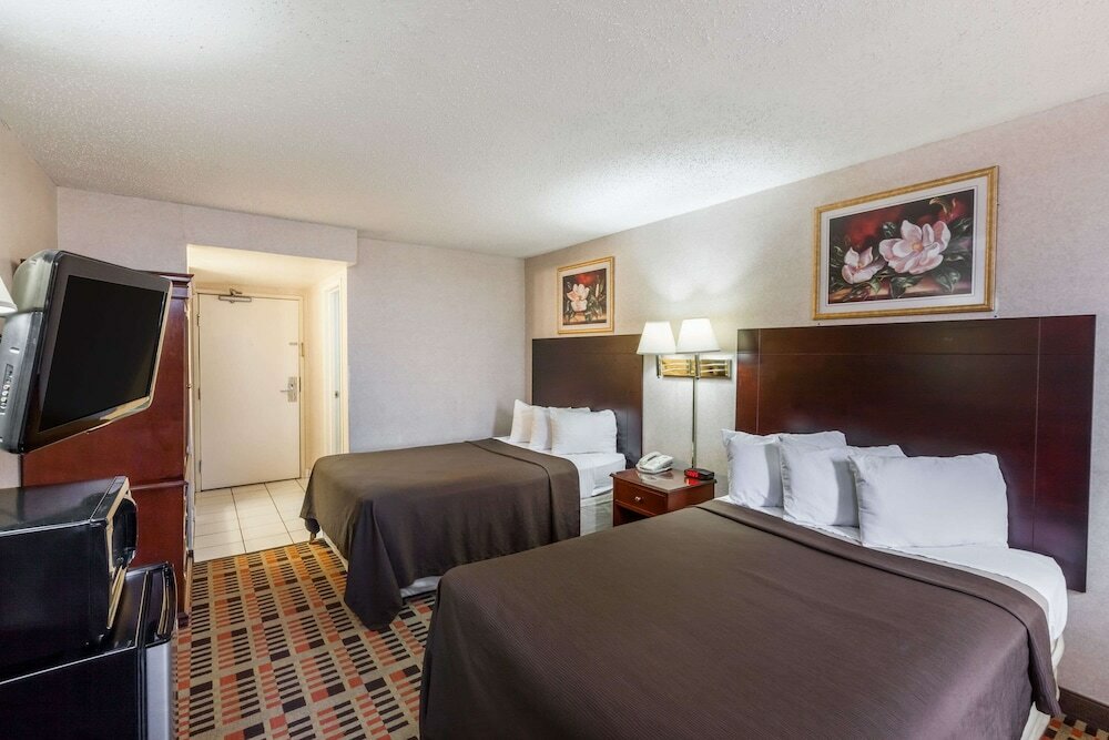 Фото Days Inn by Wyndham Amarillo East