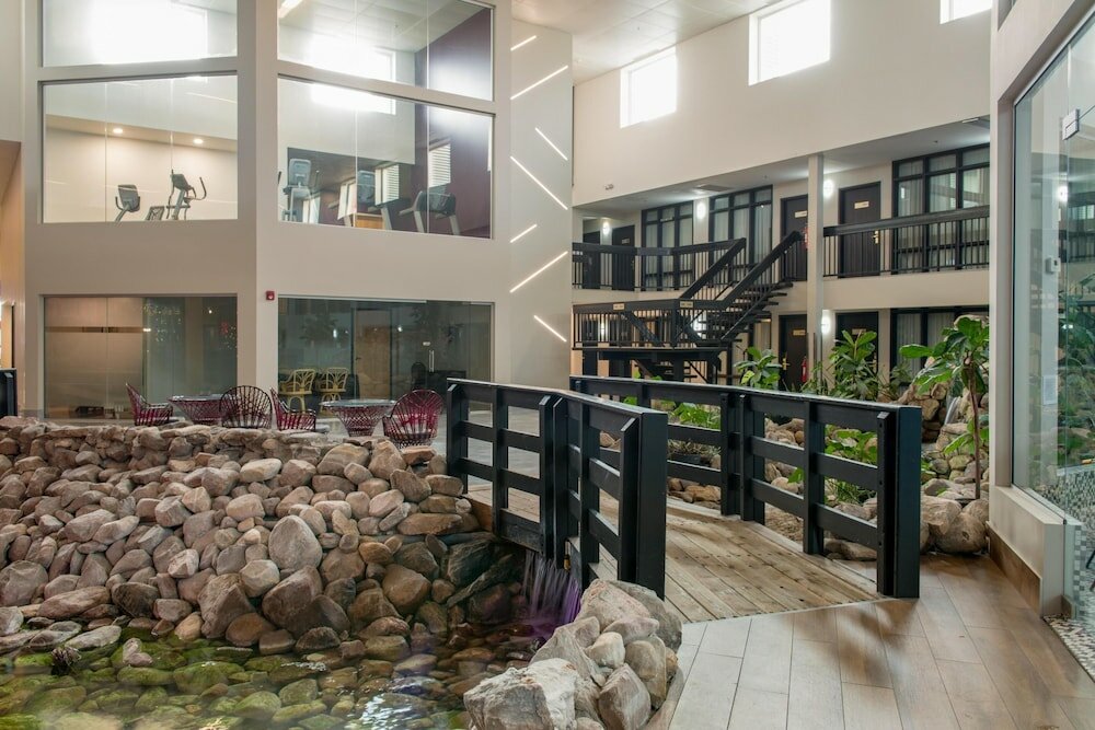 Фото Nisku Inn And Conference Centre