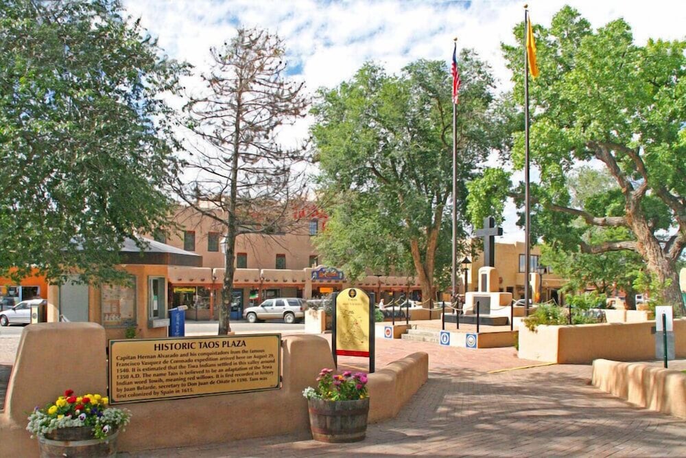 Фото Sagebrush Inn & Suites